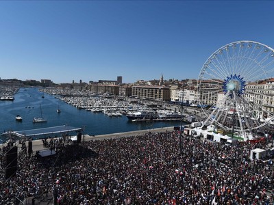 MÉLENCHON au Vieux Port à Marseille Image 1